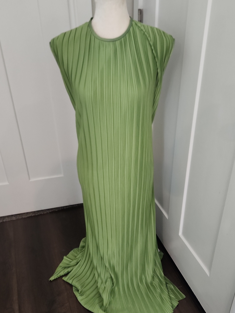 Atlein Collective  Plisse Sleeveless Light Green Pleated Midi Dress L